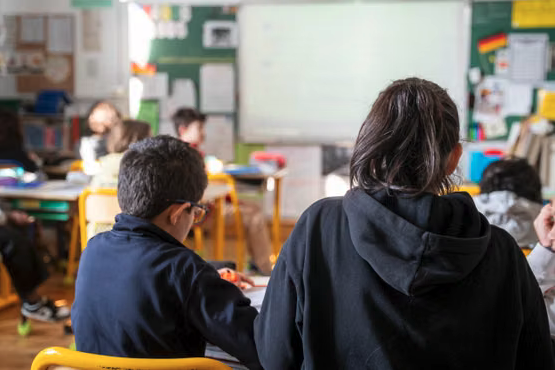 Des familles se tournent vers la justice pour que leur enfant obtienne un AESH à l’école